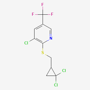 molecular formula C10H7Cl3F3NS B2528558 3-Chloro-2-{[(2,2-dichlorocyclopropyl)methyl]sulfanyl}-5-(trifluoromethyl)pyridine CAS No. 338407-39-9