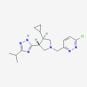 3-Chloro-6-[[(3R,4R)-3-cyclopropyl-4-(3-propan-2-yl-1H-1,2,4-triazol-5-yl)pyrrolidin-1-yl]methyl]pyridazine