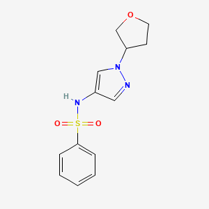 molecular formula C13H15N3O3S B2529342 N-(1-(tetrahydrofuran-3-yl)-1H-pyrazol-4-yl)benzenesulfonamide CAS No. 1797865-66-7