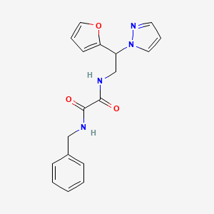 molecular formula C18H18N4O3 B2534343 N'-benzyl-N-[2-(furan-2-yl)-2-(1H-pyrazol-1-yl)ethyl]ethanediamide CAS No. 2034594-11-9