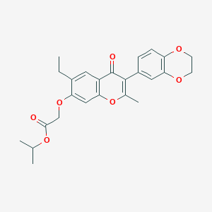 molecular formula C25H26O7 B2534958 isopropyl 2-((3-(2,3-dihydrobenzo[b][1,4]dioxin-6-yl)-6-ethyl-2-methyl-4-oxo-4H-chromen-7-yl)oxy)acetate CAS No. 610765-01-0