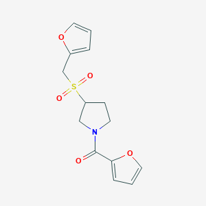molecular formula C14H15NO5S B2535219 Furan-2-yl(3-((furan-2-ylmethyl)sulfonyl)pyrrolidin-1-yl)methanone CAS No. 1795296-07-9