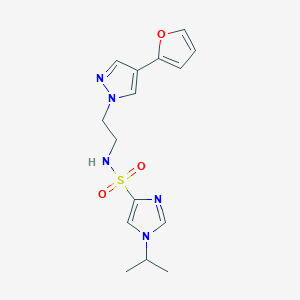 molecular formula C15H19N5O3S B2535858 N-(2-(4-(furan-2-yl)-1H-pyrazol-1-yl)ethyl)-1-isopropyl-1H-imidazole-4-sulfonamide CAS No. 2034513-31-8