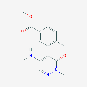 molecular formula C15H17N3O3 B2537013 Methyl 4-methyl-3-[2-methyl-5-(methylamino)-3-oxo-2,3-dihydropyridazin-4-yl]benzoate CAS No. 2137758-17-7