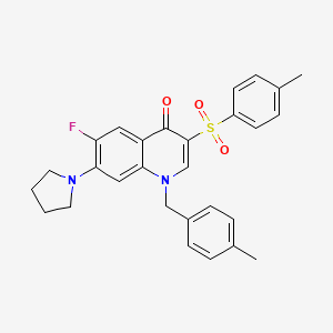 molecular formula C28H27FN2O3S B2537852 6-fluoro-3-(4-methylbenzenesulfonyl)-1-[(4-methylphenyl)methyl]-7-(pyrrolidin-1-yl)-1,4-dihydroquinolin-4-one CAS No. 892764-73-7