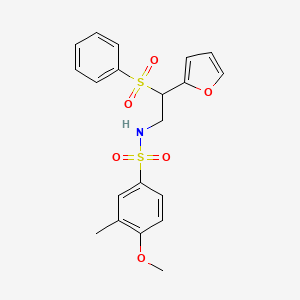 molecular formula C20H21NO6S2 B2543627 N-[2-(benzenesulfonyl)-2-(furan-2-yl)ethyl]-4-methoxy-3-methylbenzene-1-sulfonamide CAS No. 896323-16-3