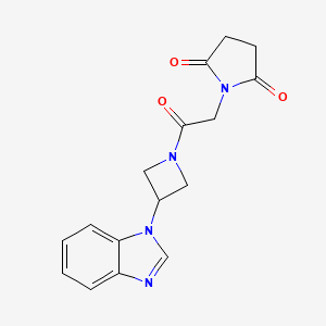 molecular formula C16H16N4O3 B2543787 1-[2-[3-(Benzimidazol-1-yl)azetidin-1-yl]-2-oxoethyl]pyrrolidine-2,5-dione CAS No. 2380178-14-1