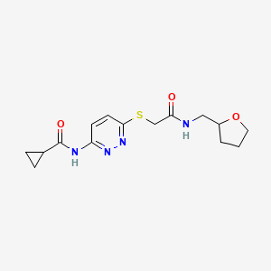 molecular formula C15H20N4O3S B2544735 N-{6-[({[(oxolan-2-yl)methyl]carbamoyl}methyl)sulfanyl]pyridazin-3-yl}cyclopropanecarboxamide CAS No. 1021254-90-9