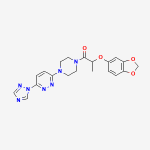 molecular formula C20H21N7O4 B2545344 1-(4-(6-(1H-1,2,4-triazol-1-yl)pyridazin-3-yl)piperazin-1-yl)-2-(benzo[d][1,3]dioxol-5-yloxy)propan-1-one CAS No. 1795296-44-4