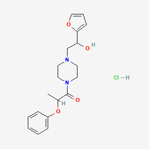 1-(4-(2-(Furan-2-yl)-2-hydroxyethyl)piperazin-1-yl)-2-phenoxypropan-1-one hydrochloride