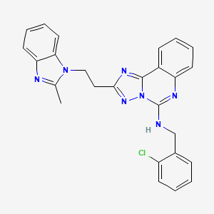molecular formula C26H22ClN7 B2548569 N-[(2-chlorophenyl)methyl]-2-[2-(2-methyl-1H-1,3-benzodiazol-1-yl)ethyl]-[1,2,4]triazolo[1,5-c]quinazolin-5-amine CAS No. 902946-39-8