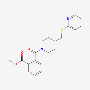 molecular formula C20H22N2O3S B2549631 Methyl 2-(4-((pyridin-2-ylthio)methyl)piperidine-1-carbonyl)benzoate CAS No. 1421450-20-5