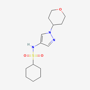 molecular formula C14H23N3O3S B2549683 N-(1-(tetrahydro-2H-pyran-4-yl)-1H-pyrazol-4-yl)cyclohexanesulfonamide CAS No. 1796948-83-8
