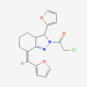 2-chloro-1-[(7Z)-3-(furan-2-yl)-7-(furan-2-ylmethylidene)-3a,4,5,6-tetrahydro-3H-indazol-2-yl]ethanone
