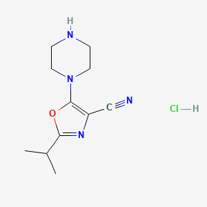 molecular formula C11H17ClN4O B2551585 5-(Piperazin-1-yl)-2-(propan-2-yl)-1,3-oxazole-4-carbonitrile hydrochloride CAS No. 1993173-65-1