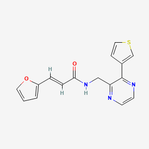 molecular formula C16H13N3O2S B2553179 (E)-3-(呋喃-2-基)-N-((3-(噻吩-3-基)吡嗪-2-基)甲基)丙烯酰胺 CAS No. 2035018-88-1
