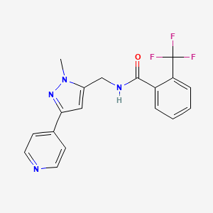 molecular formula C18H15F3N4O B2553192 N-[(2-Methyl-5-pyridin-4-ylpyrazol-3-yl)methyl]-2-(trifluoromethyl)benzamide CAS No. 2320208-71-5