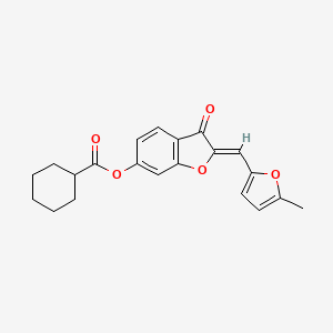(Z)-2-((5-methylfuran-2-yl)methylene)-3-oxo-2,3-dihydrobenzofuran-6-yl cyclohexanecarboxylate