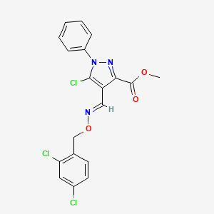 molecular formula C19H14Cl3N3O3 B2554490 methyl 5-chloro-4-({[(2,4-dichlorobenzyl)oxy]imino}methyl)-1-phenyl-1H-pyrazole-3-carboxylate CAS No. 320423-29-8