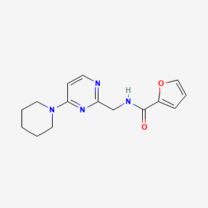 molecular formula C15H18N4O2 B2555382 N-((4-(piperidin-1-yl)pyrimidin-2-yl)methyl)furan-2-carboxamide CAS No. 1797292-04-6