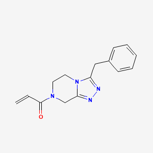 molecular formula C15H16N4O B2555396 1-(3-Benzyl-6,8-dihydro-5H-[1,2,4]triazolo[4,3-a]pyrazin-7-yl)prop-2-en-1-one CAS No. 2175581-24-3