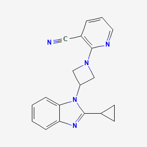 molecular formula C19H17N5 B2555456 2-[3-(2-Cyclopropylbenzimidazol-1-yl)azetidin-1-yl]pyridine-3-carbonitrile CAS No. 2380167-03-1