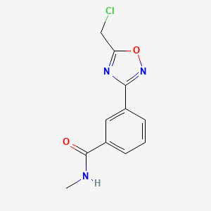 molecular formula C11H10ClN3O2 B2556315 3-[5-(Chloromethyl)-1,2,4-oxadiazol-3-yl]-N-methylbenzamide CAS No. 2279122-08-4