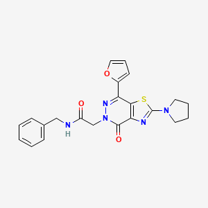 molecular formula C22H21N5O3S B2556426 N-benzyl-2-(7-(furan-2-yl)-4-oxo-2-(pyrrolidin-1-yl)thiazolo[4,5-d]pyridazin-5(4H)-yl)acetamide CAS No. 1105207-26-8