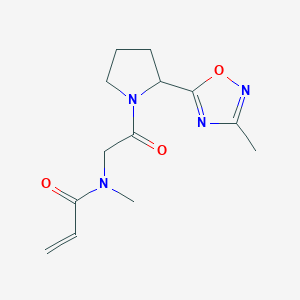 molecular formula C13H18N4O3 B2557160 N-methyl-N-{2-[2-(3-methyl-1,2,4-oxadiazol-5-yl)pyrrolidin-1-yl]-2-oxoethyl}prop-2-enamide CAS No. 2197800-43-2