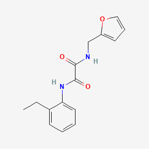 molecular formula C15H16N2O3 B2558693 N'-(2-ethylphenyl)-N-[(furan-2-yl)methyl]ethanediamide CAS No. 313069-98-6