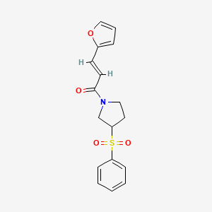 molecular formula C17H17NO4S B2559306 (E)-3-(furan-2-yl)-1-(3-(phenylsulfonyl)pyrrolidin-1-yl)prop-2-en-1-one CAS No. 1799255-02-9