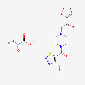 molecular formula C18H22N4O7S B2559614 1-(Furan-2-yl)-2-(4-(4-propyl-1,2,3-thiadiazole-5-carbonyl)piperazin-1-yl)ethanone oxalate CAS No. 1351618-73-9