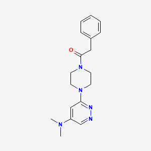 B2560748 1-(4-(5-(Dimethylamino)pyridazin-3-yl)piperazin-1-yl)-2-phenylethanone CAS No. 1797078-90-0
