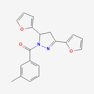molecular formula C19H16N2O3 B2561480 (3,5-二（呋喃-2-基）-4,5-二氢-1H-吡唑-1-基）（间甲苯基）甲苯酮 CAS No. 865615-86-7