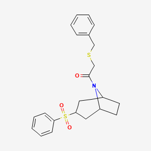 molecular formula C22H25NO3S2 B2564231 2-(苄硫基)-1-((1R,5S)-3-(苯磺酰基)-8-氮杂双环[3.2.1]辛-8-基)乙酮 CAS No. 1448122-10-8