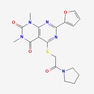 molecular formula C18H19N5O4S B2564894 7-(furan-2-yl)-1,3-dimethyl-5-((2-oxo-2-(pyrrolidin-1-yl)ethyl)thio)pyrimido[4,5-d]pyrimidine-2,4(1H,3H)-dione CAS No. 847190-80-1
