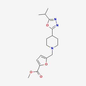 Methyl 5-((4-(5-isopropyl-1,3,4-oxadiazol-2-yl)piperidin-1-yl)methyl)furan-2-carboxylate