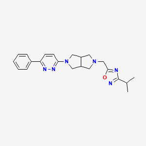 3-Phenyl-6-(5-{[3-(propan-2-yl)-1,2,4-oxadiazol-5-yl]methyl}-octahydropyrrolo[3,4-c]pyrrol-2-yl)pyridazine