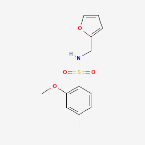 molecular formula C13H15NO4S B2566570 N-(furan-2-ylmethyl)-2-methoxy-4-methylbenzenesulfonamide CAS No. 333746-12-6