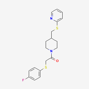 2-((4-Fluorophenyl)thio)-1-(4-((pyridin-2-ylthio)methyl)piperidin-1-yl)ethanone