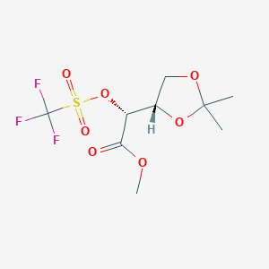 molecular formula C9H13F3O7S B2570959 methyl (2R)-2-[(4S)-2,2-dimethyl-1,3-dioxolan-4-yl]-2-(trifluoromethanesulfonyloxy)acetate CAS No. 917017-18-6