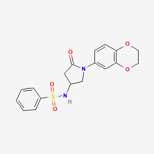 molecular formula C18H18N2O5S B2572053 N-[1-(2,3-dihydro-1,4-benzodioxin-6-yl)-5-oxopyrrolidin-3-yl]benzenesulfonamide CAS No. 905688-23-5