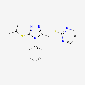molecular formula C16H17N5S2 B2575594 2-(((5-(isopropylthio)-4-phenyl-4H-1,2,4-triazol-3-yl)methyl)thio)pyrimidine CAS No. 868221-25-4