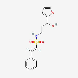 molecular formula C15H17NO4S B2576946 (E)-N-(3-(呋喃-2-基)-3-羟基丙基)-2-苯基乙烯磺酰胺 CAS No. 1421588-94-4