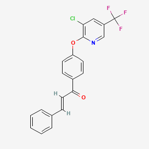 molecular formula C21H13ClF3NO2 B2581897 (2E)-1-(4-{[3-chloro-5-(trifluoromethyl)pyridin-2-yl]oxy}phenyl)-3-phenylprop-2-en-1-one CAS No. 1025637-81-3