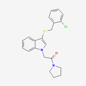 molecular formula C21H21ClN2OS B2585631 2-(3-{[(2-chlorophenyl)methyl]sulfanyl}-1H-indol-1-yl)-1-(pyrrolidin-1-yl)ethan-1-one CAS No. 877659-28-4