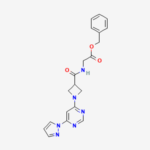 molecular formula C20H20N6O3 B2590219 benzyl 2-(1-(6-(1H-pyrazol-1-yl)pyrimidin-4-yl)azetidine-3-carboxamido)acetate CAS No. 2034231-65-5
