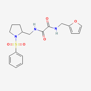 molecular formula C18H21N3O5S B2590737 N1-(furan-2-ylmethyl)-N2-((1-(phenylsulfonyl)pyrrolidin-2-yl)methyl)oxalamide CAS No. 896268-95-4