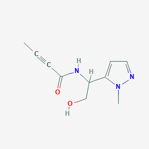 molecular formula C10H13N3O2 B2591350 N-[2-Hydroxy-1-(2-methylpyrazol-3-yl)ethyl]but-2-ynamide CAS No. 2411274-99-0