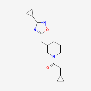 2-Cyclopropyl-1-(3-((3-cyclopropyl-1,2,4-oxadiazol-5-yl)methyl)piperidin-1-yl)ethanone